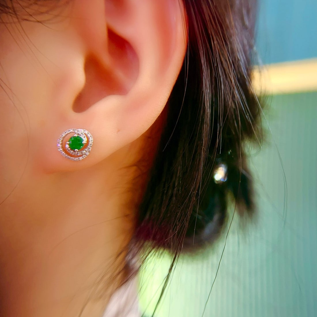 14k Gold 0.7 Ct Vivid Green Natural Emerald & Diamond Earrings - 2