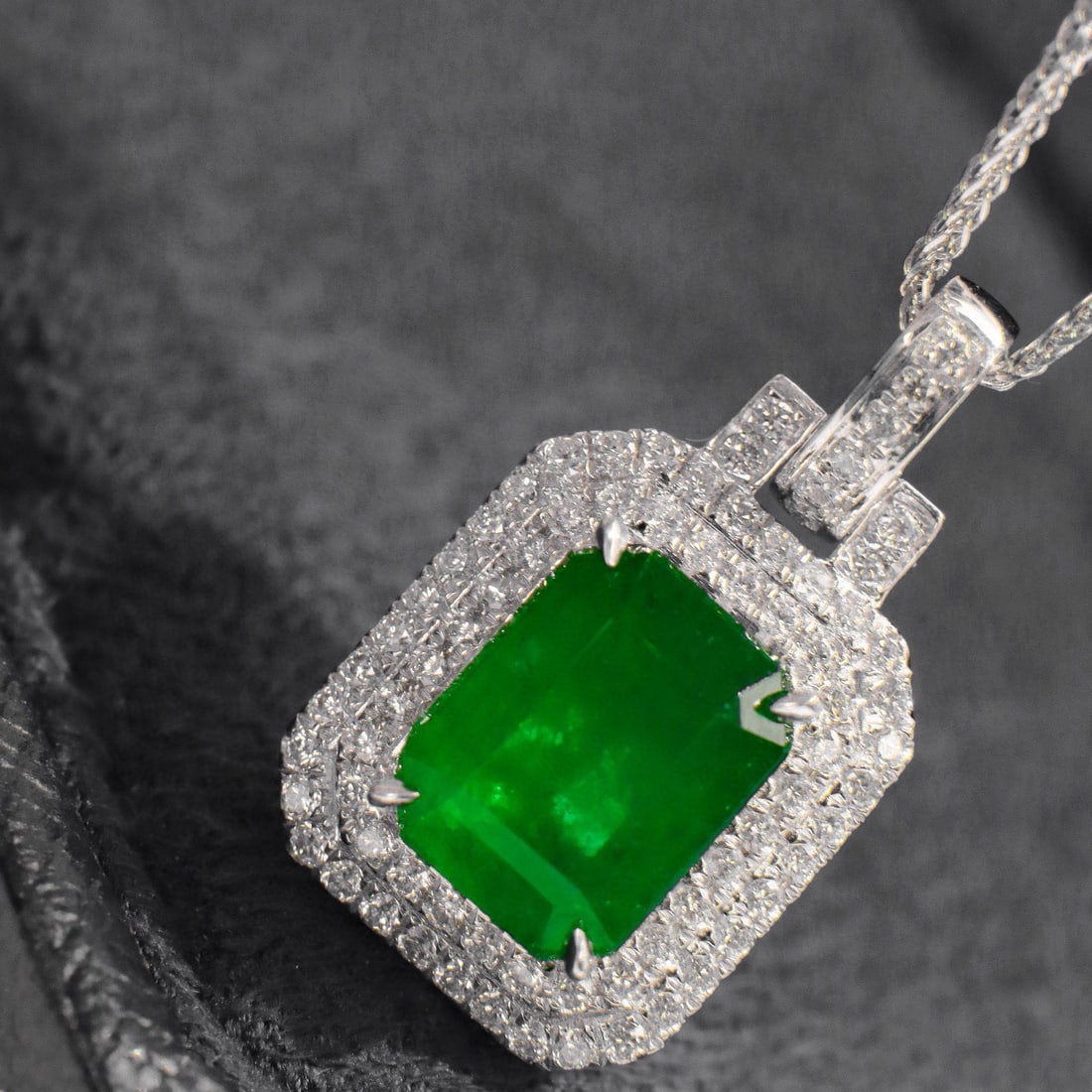 14k Gold 2.50 Ctw Vivid Green Natural Emerald & Diamond Pendant( Without Chain ) - 2