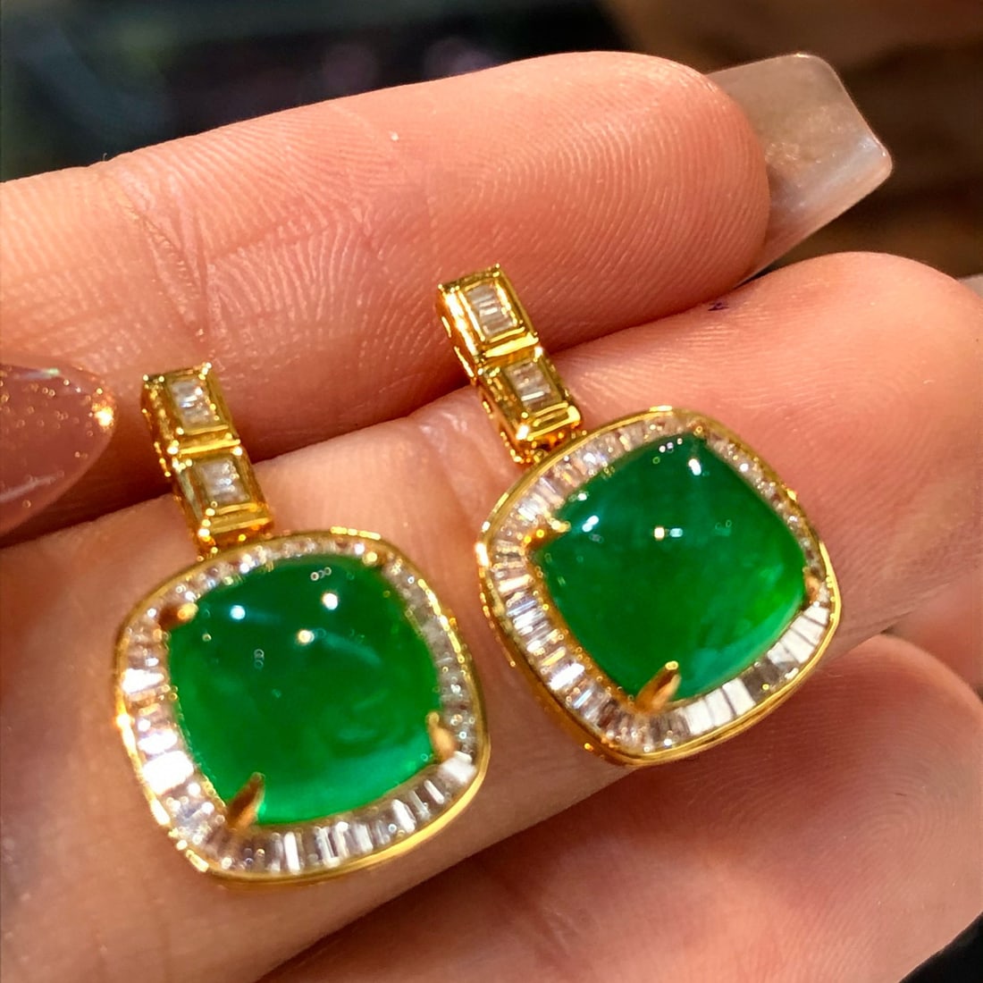14k Gold 5.88 Ct Vivid Green Natural Emerald & Diamond Earrings - 3