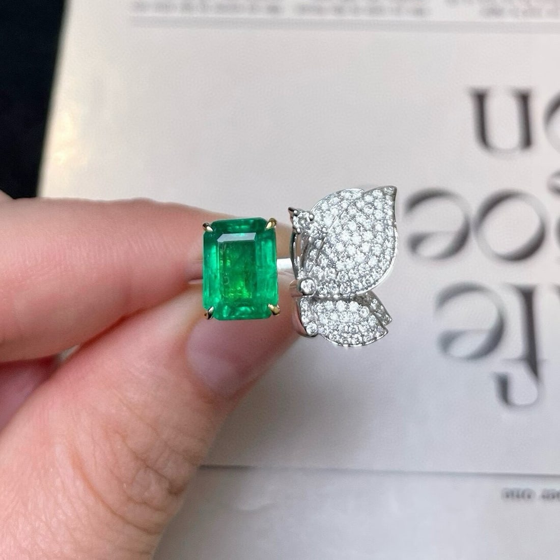 14k Gold 2.83 Ctw Vivid Green Natural Emerald & Diamond Ring: Ref:230938005 // gold content:14k gold // ring size:7. 25us // // main gemstone:emerald // shape:octagonal // carat weight:2. 32ct // color:vivid green // treatment:natural // // adjacent gemstone