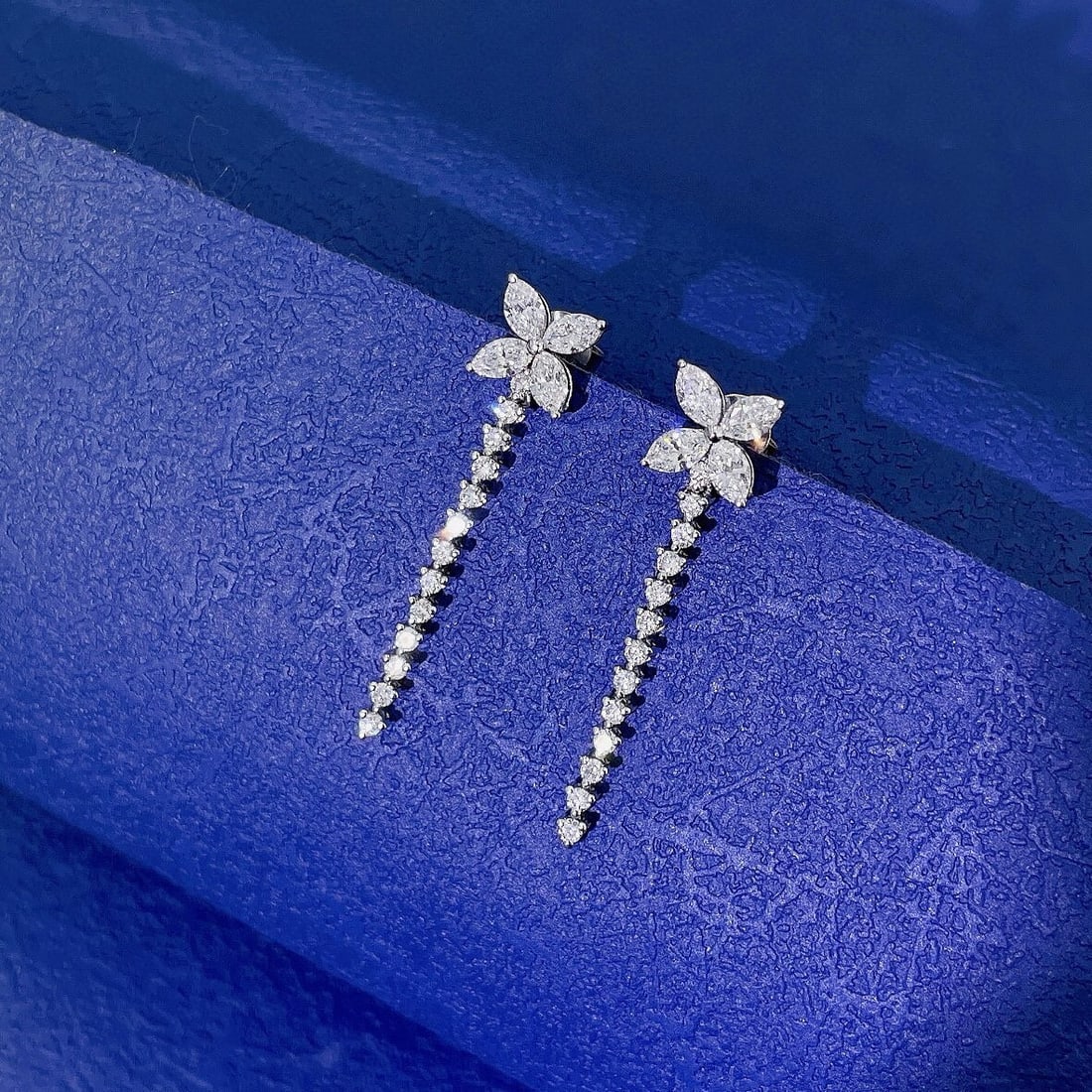 14k Gold 1.11 Ctw Natural H Diamond Earrings: Ref:230938006 // gold content:14k gold // main gemstone:diamond // shape:marquise // carat weight:0. 77ct // clarity grade:vs-si // color:h // treatment:natural // // adjacent gemstone 2 : diamond //