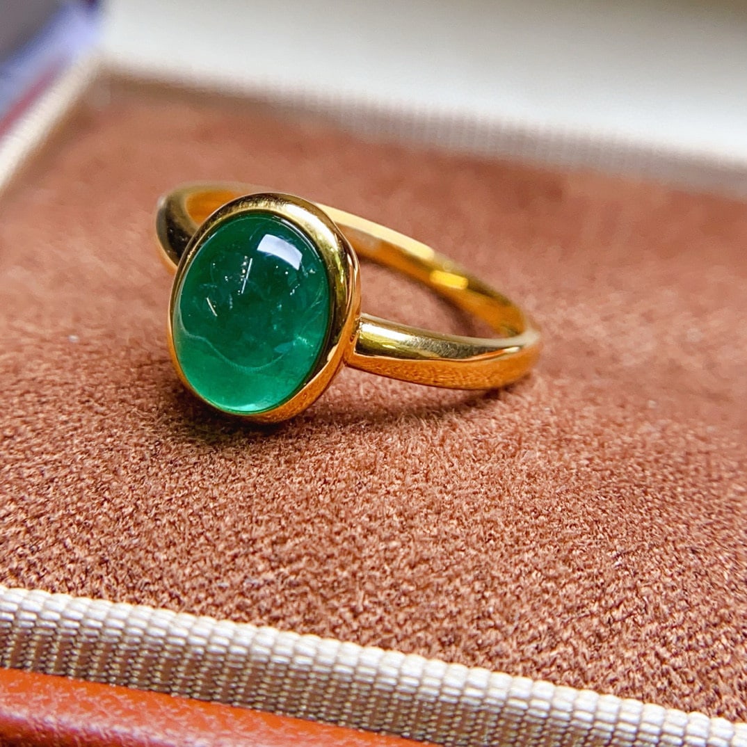 14k Gold 1.9 Ct Vivid Green Natural Emerald Ring - 2