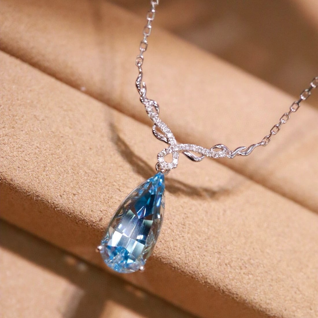 14k Gold 2.92 Ctw Natural Aquamarine & Diamond Necklace - 5