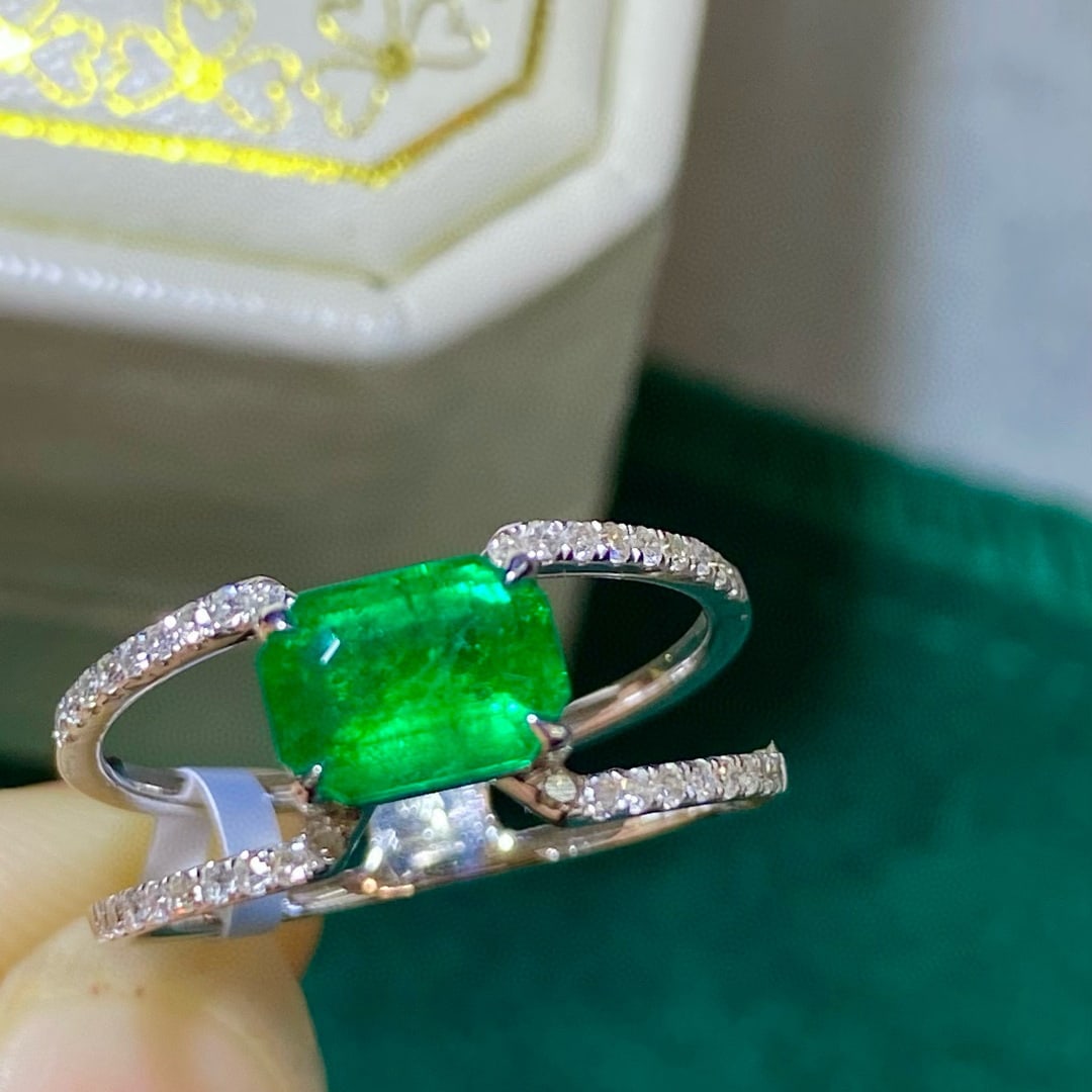 14k Gold 1.14 Ct Vivid Green Natural Emerald & Diamond Ring - 3
