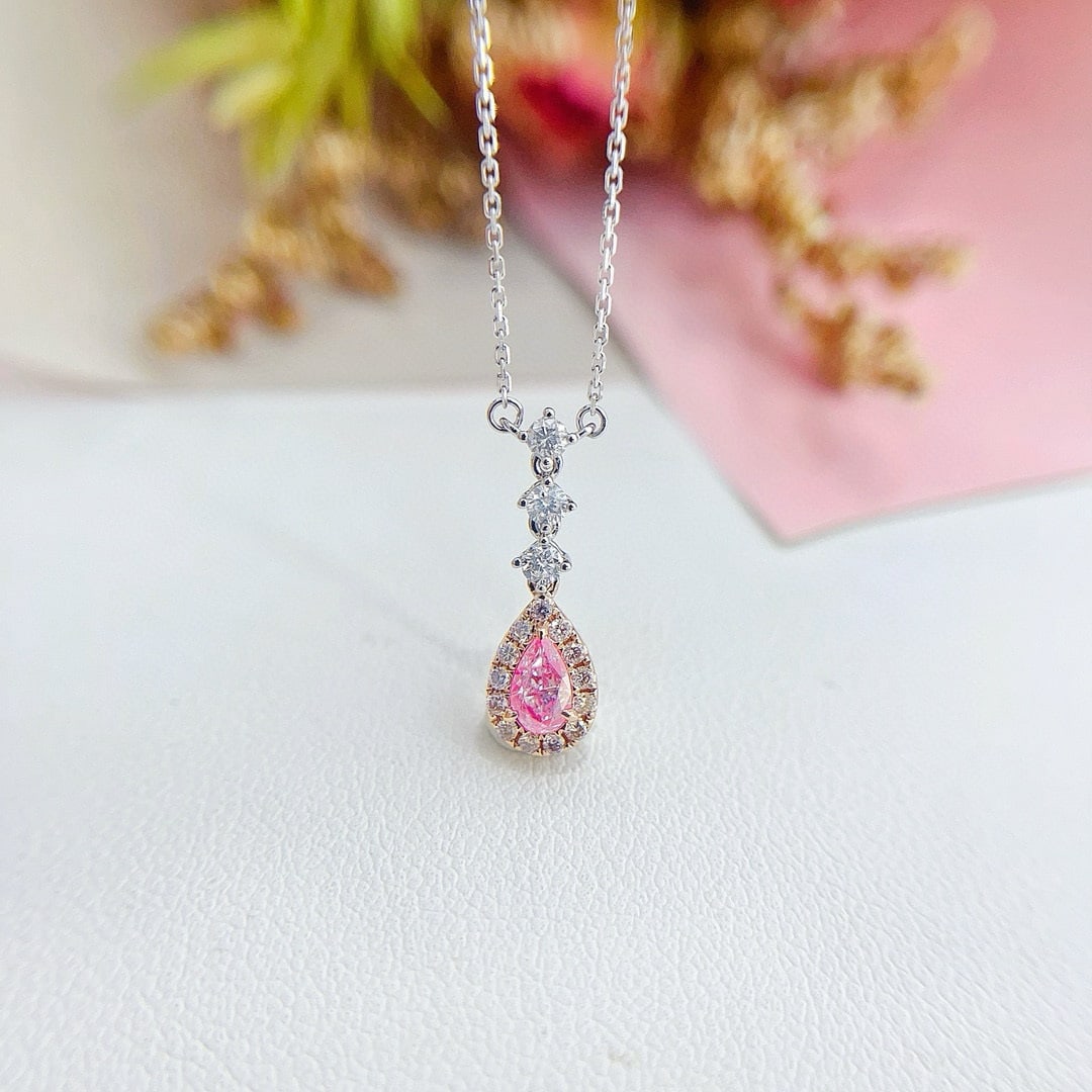14k Gold 0.48 Ctw Natural Pink Diamond & Diamond Necklace: Ref:230938040 // gold content:14k gold // main gemstone:pink diamond // shape:pear // carat weight:0. 27ct // color:pink // treatment:natural // // adjacent gemstone 2 : diamond // shape:round //