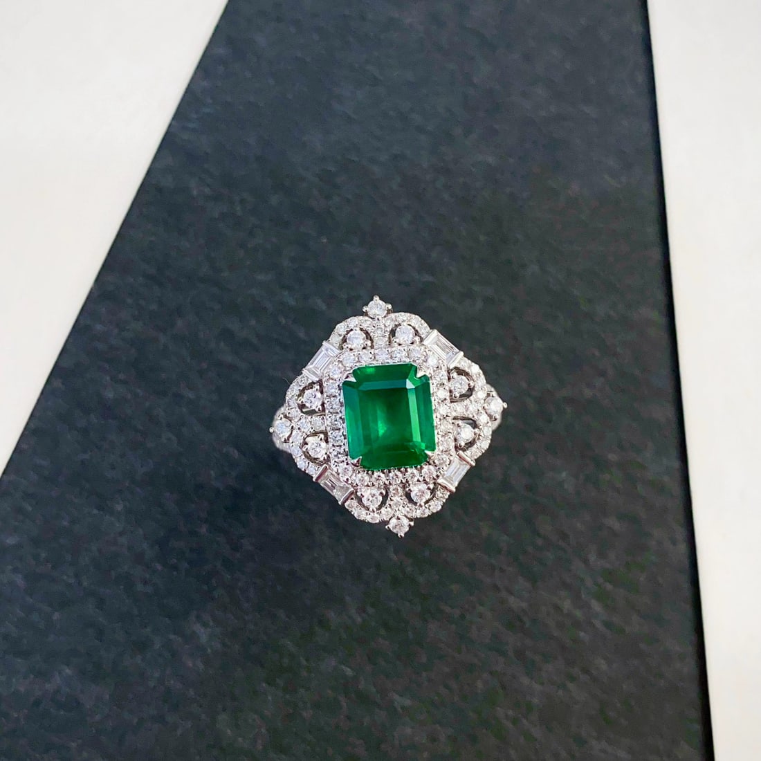 14k Gold 3.03 Ctw Vivid Green Natural Emerald & Diamond Ring/pendant( Without Chain ): Ref:230938057 // gold content:14k gold // ring size:7. 25us // // main gemstone:emerald // shape:octagonal // carat weight:1. 98ct // color:vivid green // treatment:natural // // adjacent gemstone