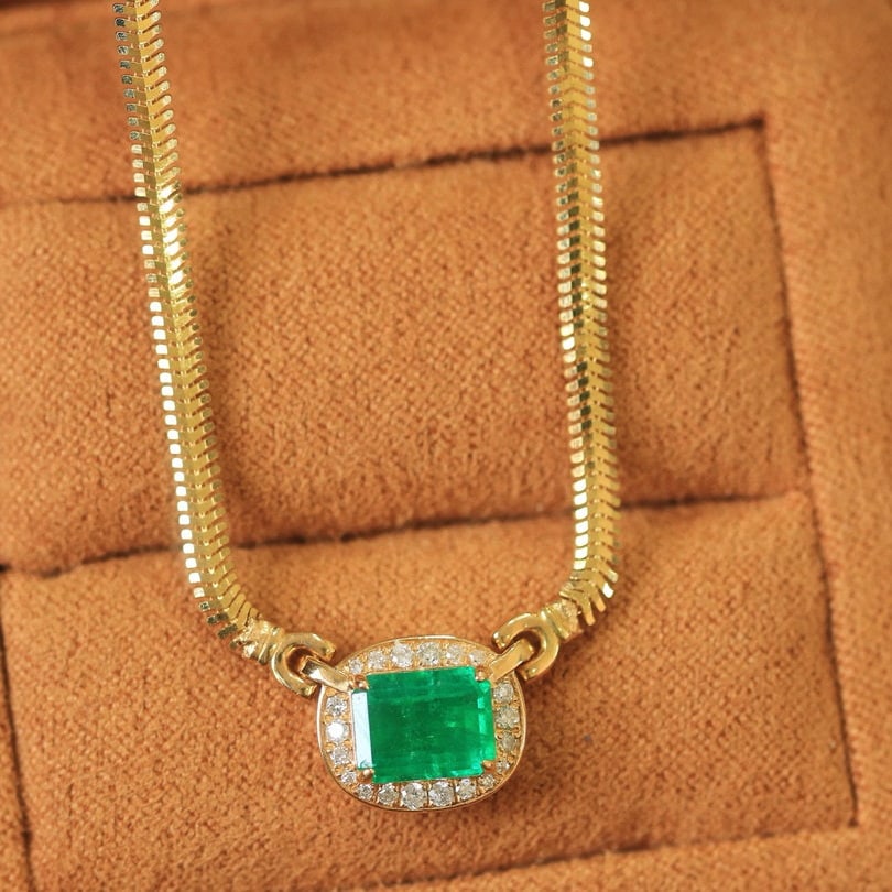 14k Gold 1.29 Ctw Vivid Green Natural Emerald & Diamond Necklace - 2