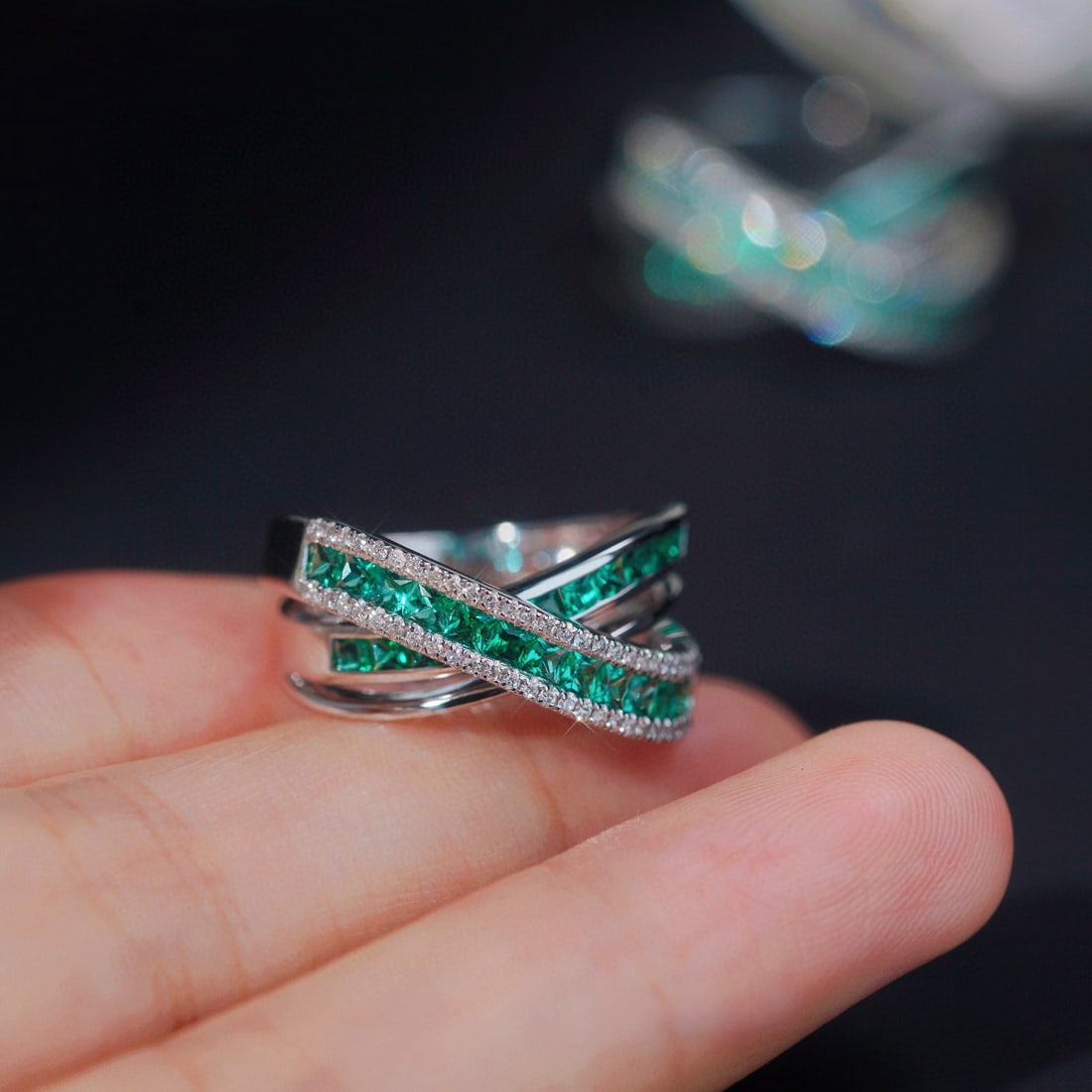 14k Gold 1.08 Ctw Vivid Green Natural Emerald & Diamond Ring: Ref:230938067 // gold content:14k gold // ring size:7. 25us // // main gemstone:emerald // shape:princess // carat weight:0. 90ct // color:vivid green // treatment:natural // // adjacent gemstone