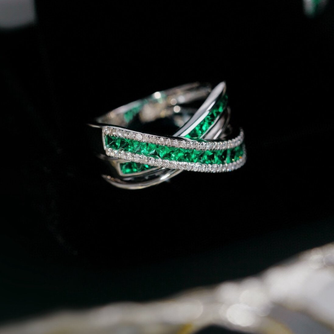 14k Gold 1.08 Ctw Vivid Green Natural Emerald & Diamond Ring - 2