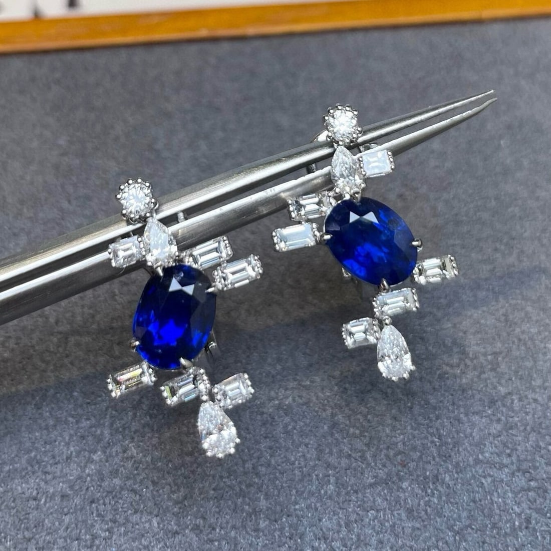 14k Gold 4.10 Ctw Natural Sapphire & Diamond Earrings: Ref:230938068 // gold content:14k gold // main gemstone:sapphire // shape:oval // carat weight:2. 96ct // color:royal blue // treatment:natural // // adjacent gemstone 2 : diamond // shape:multiply