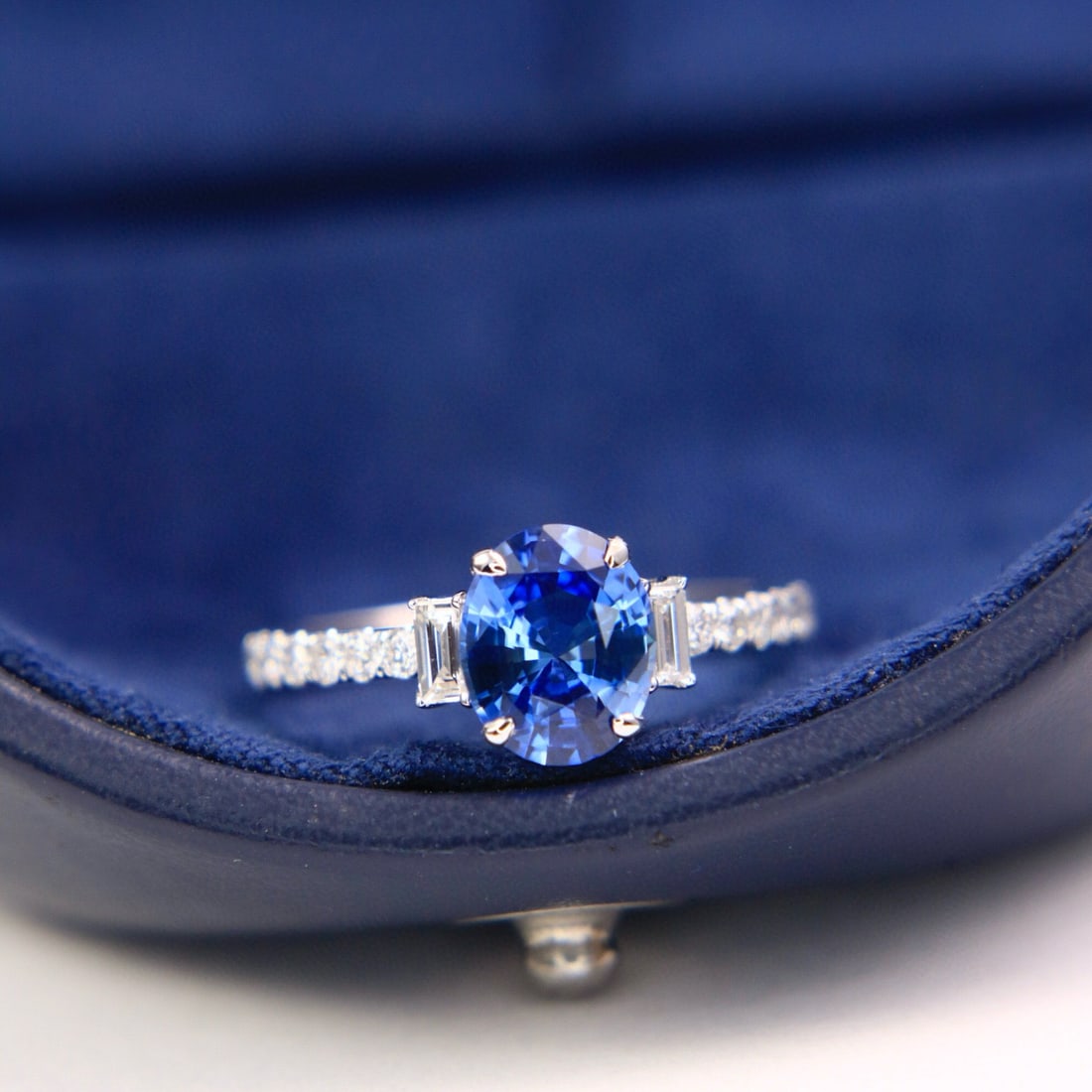 14k Gold 2.01 Ctw Natural Sapphire & Diamond Ring: Ref:230938082 // gold content:14k gold // ring size:7. 25us // // main gemstone:sapphire // shape:oval // carat weight:1. 68ct // color:cornflower blue // treatment:natural // // adjacent gemstone