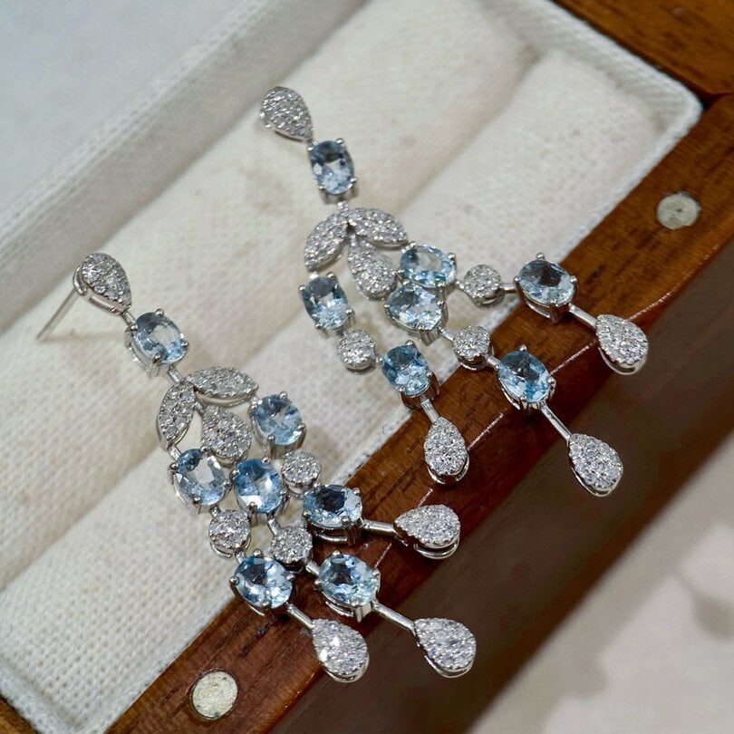 14k Gold 2.56 Ctw Natural Aquamarine & Diamond Earrings: Ref:230938087 // gold content:14k gold // main gemstone:aquamarine // shape:oval // carat weight:2. 00ct // color:blue // treatment:natural // // adjacent gemstone 2 : diamond // shape:round // carat