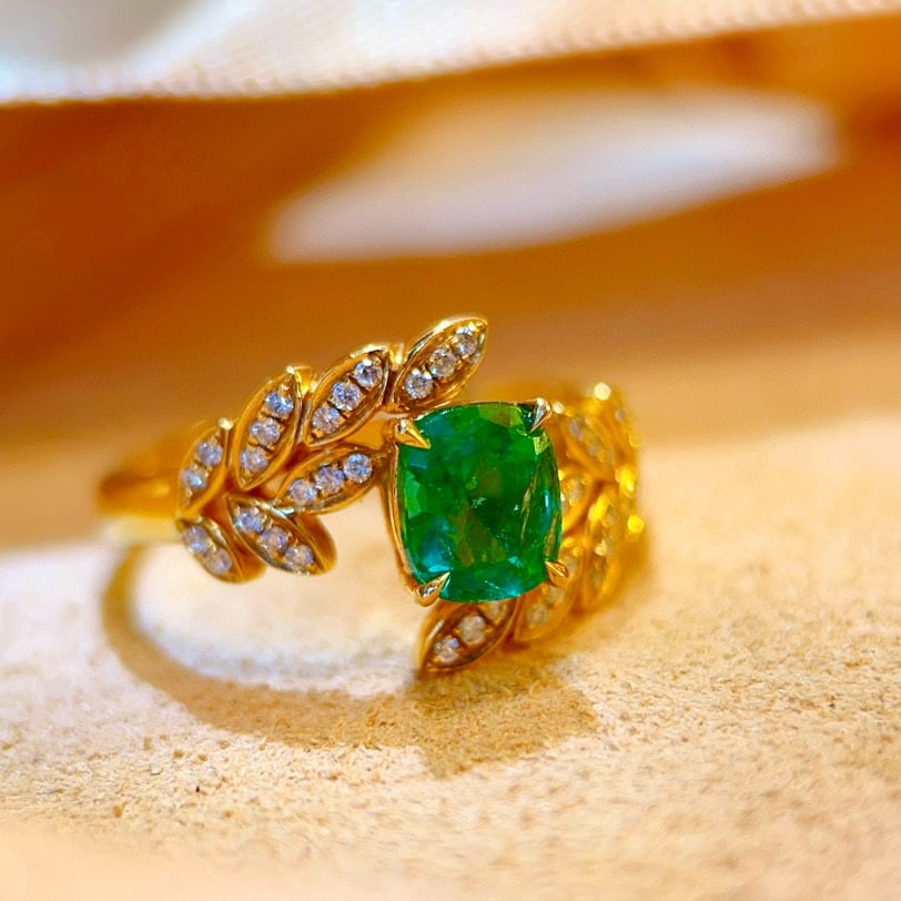 14k Gold 1.20 Ctw Vivid Green Natural Emerald & Diamond Ring - 2