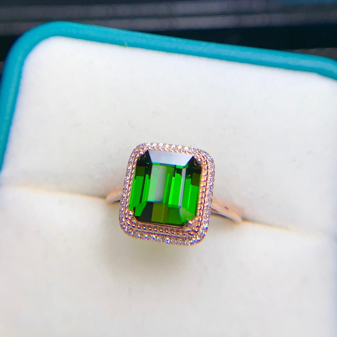 14k Gold 4.4 Ct Natural Tourmaline & Diamond Ring: Ref:230938098 // gold content:14k gold // ring size:7. 25us // // main gemstone:tourmaline // shape:octagonal // carat weight:4. 4ct // color:green // treatment:natural // // adjacent gemstone 2 :