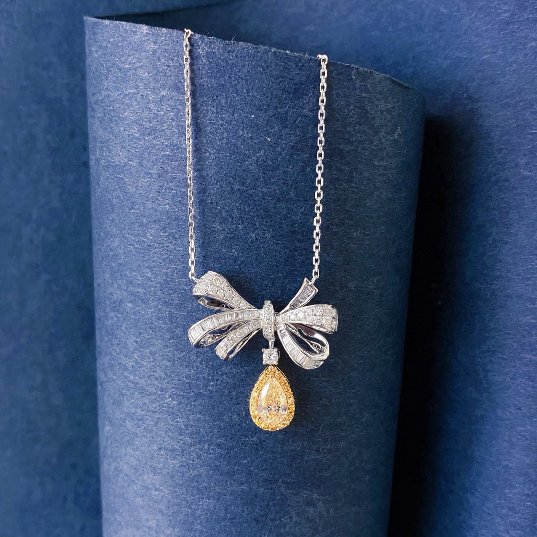 14k Gold 0.95 Ctw Natural Yellow Diamond & Diamond Necklace: Ref:230938100 // gold content:14k gold // main gemstone:yellow diamond // shape:pear // carat weight:0. 5ct // color:yellow // treatment:natural // // adjacent gemstone 2 : diamond //