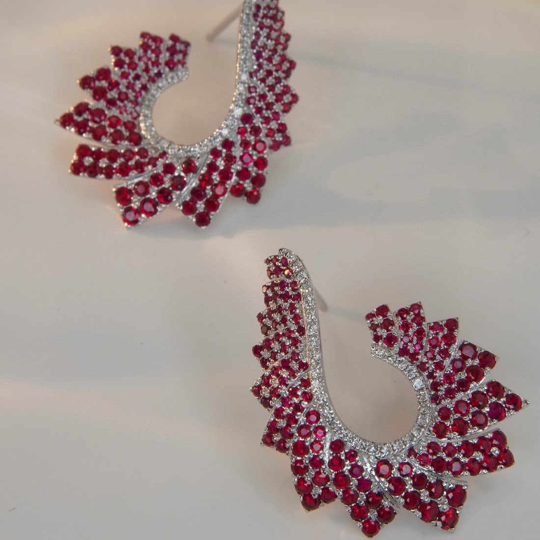 14k Gold 2.70 Ctw Vivid Red Natural Ruby & Diamond Earrings: Ref:230938102 // gold content:14k gold // main gemstone:ruby // shape:round // carat weight:2. 46ct // color:vivid red // treatment:natural // cut grade:g // // adjacent gemstone 2 : diamond //