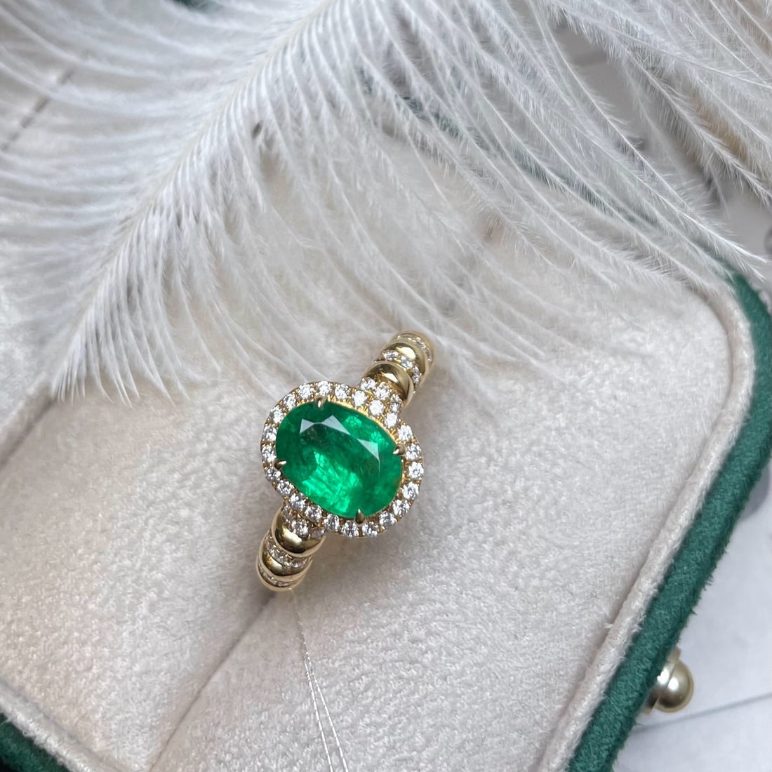 14k Gold 2.12 Ctw Vivid Green Natural Emerald & Diamond Ring - 4