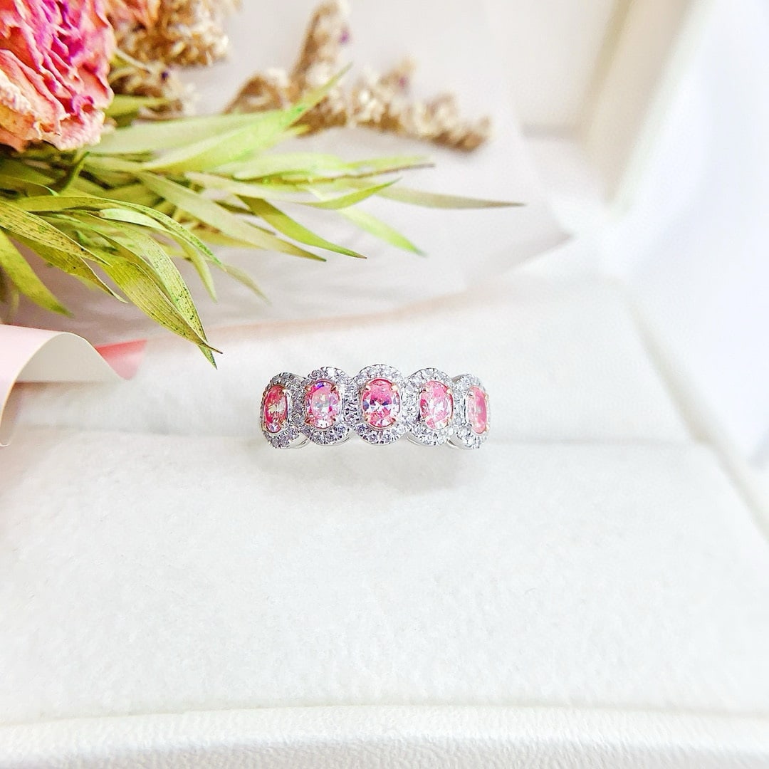 14k Gold 0.70 Ctw Natural Pink Diamond & Diamond Ring: Ref:230938104 // gold content:14k gold // ring size:7. 25us // // main gemstone:pink diamond // shape:oval // carat weight:0. 50ct // color:pink // treatment:natural // // adjacent gemstone 2 :