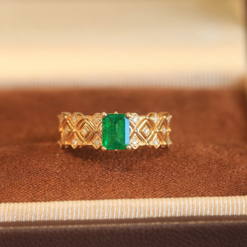 14k Gold 0.96 Ctw Vivid Green Natural Emerald & Diamond Ring: Ref:230938112 // gold content:14k gold // ring size:7. 25us // // main gemstone:emerald // shape:octagonal // carat weight:0. 85ct // color:vivid green // treatment:natural // // adjacent gemstone