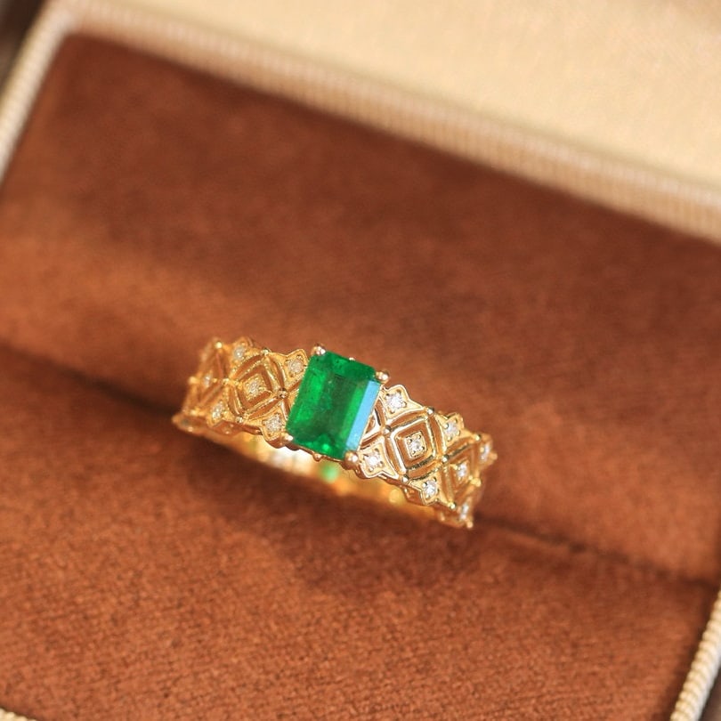 14k Gold 0.96 Ctw Vivid Green Natural Emerald & Diamond Ring - 2