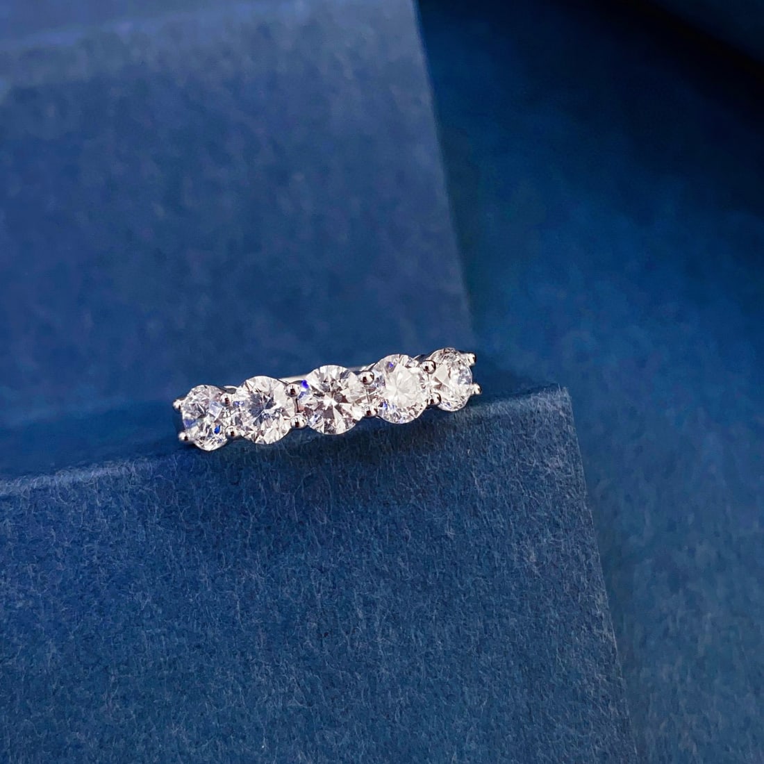 Gia Certified 14k Gold 1.5 Ct Natural D-e Vs Round Diamond Ring: Ref:230938116 // gold content:14k gold // ring size:7. 25us // // main gemstone:diamond // certified:gia // shape:round // carat weight:1. 5ct // clarity grade:vs // color:d-e // treatment:natural