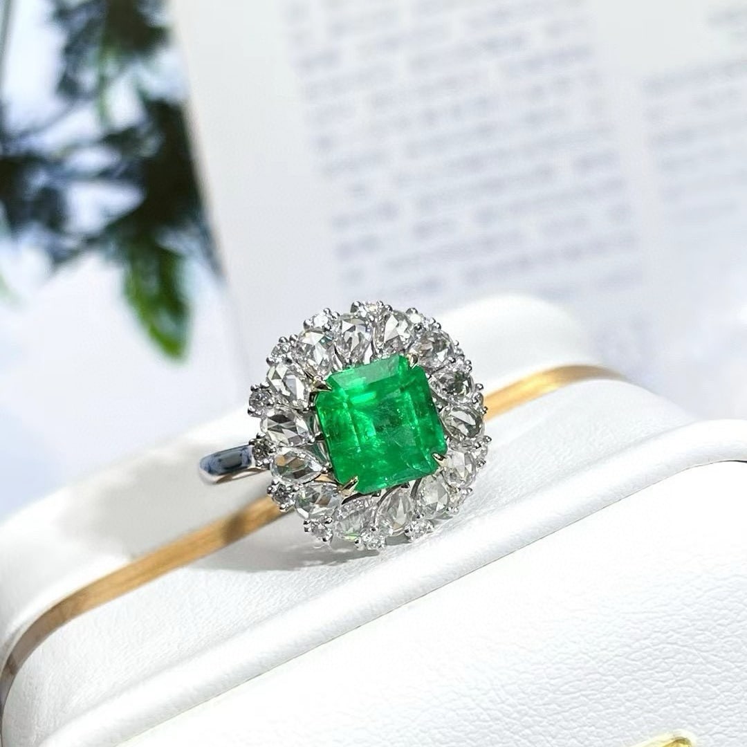14k Gold 3.07 Ctw Vivid Green Natural Emerald & Diamond Ring: Ref:230938119 // gold content:14k gold // ring size:7. 25us // // main gemstone:emerald // shape:octagonal // carat weight:2. 06ct // color:vivid green // treatment:natural // // adjacent gemstone