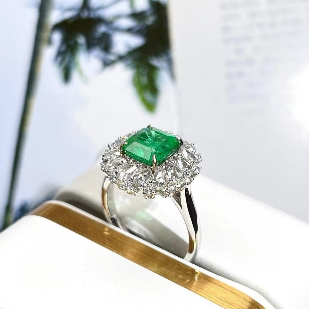 14k Gold 3.07 Ctw Vivid Green Natural Emerald & Diamond Ring - 2