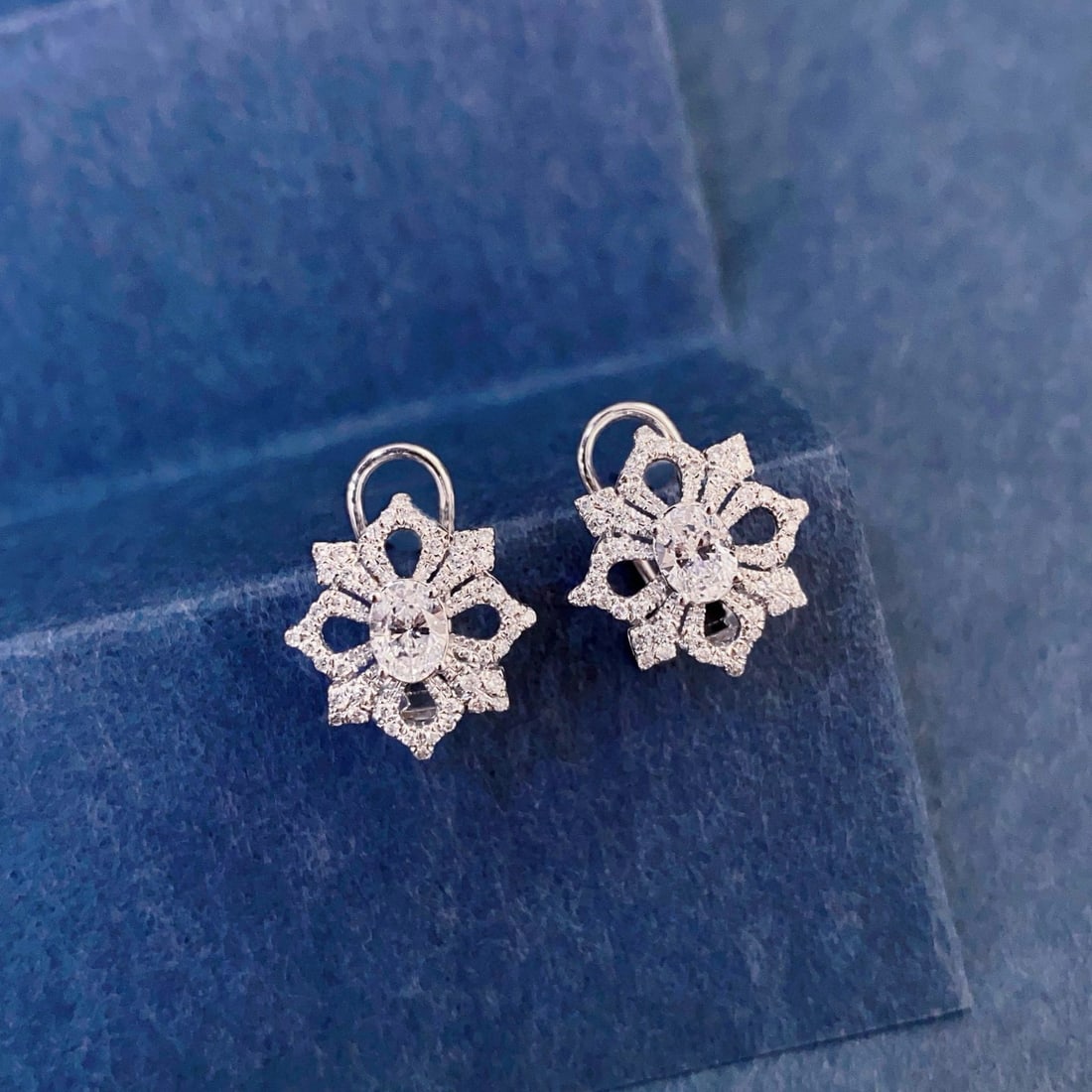 Gia Certified 14k Gold 0.89 Ctw Natural D Si1 Oval Diamond Earrings: Ref:230938126 // gold content:14k gold // main gemstone:diamond // certified:gia // shape:oval // carat weight:0. 6ct // clarity grade:si1 // color:d // treatment:natural // // adjacent gemstone 2