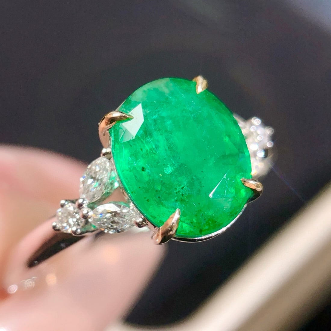 14k Gold 1.83 Ctw Vivid Green Natural Emerald & Diamond Ring - 2