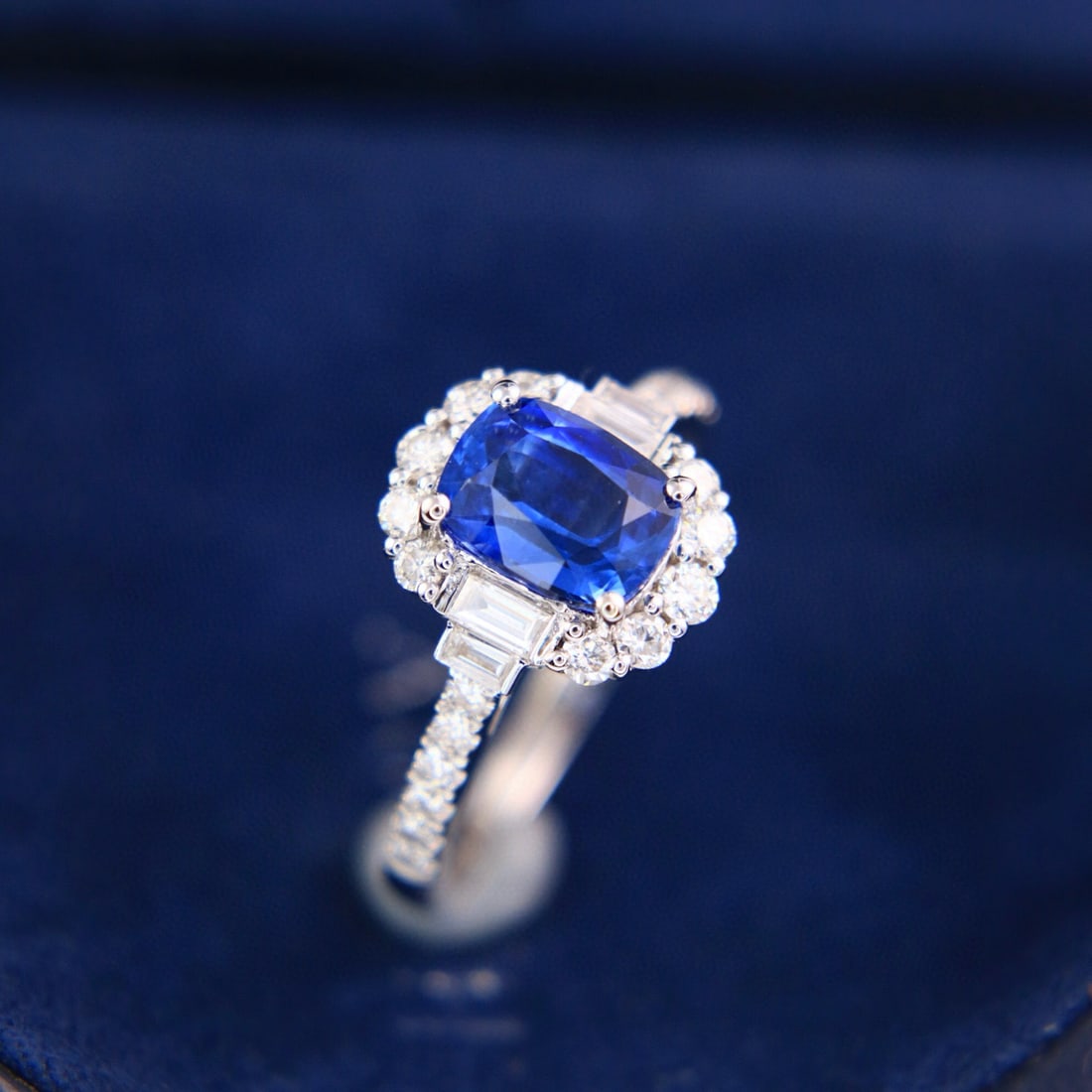 14k Gold 2.73 Ctw Natural Sapphire & Diamond Ring - 4