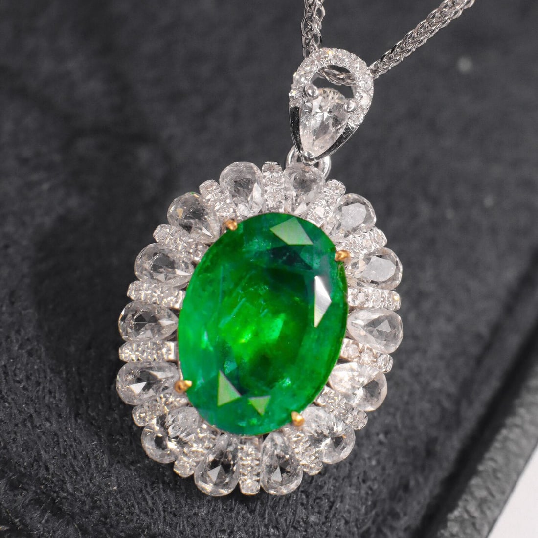 14k Gold 2.87 Ctw Vivid Green Natural Emerald & Diamond Pendant( Without Chain ): Ref:230938132 // gold content:14k gold // main gemstone:emerald // shape:oval // carat weight:2. 58ct // color:vivid green // treatment:natural // // adjacent gemstone 2 : diamond // shape:round //