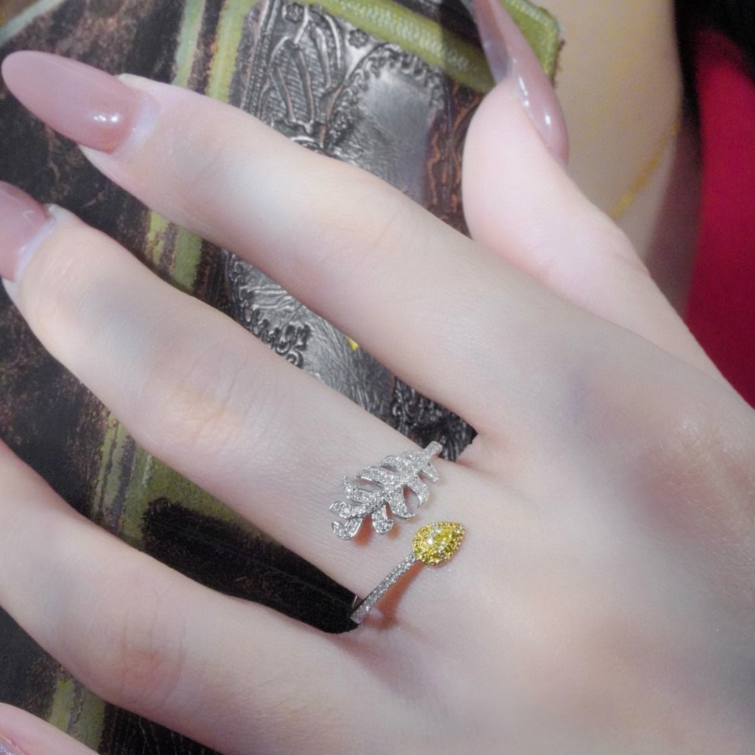 14k Gold 0.26 Ct Natural Color Diamond Ring - 4