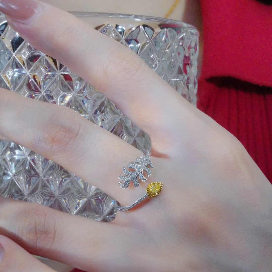 14k Gold 0.26 Ct Natural Color Diamond Ring - 5