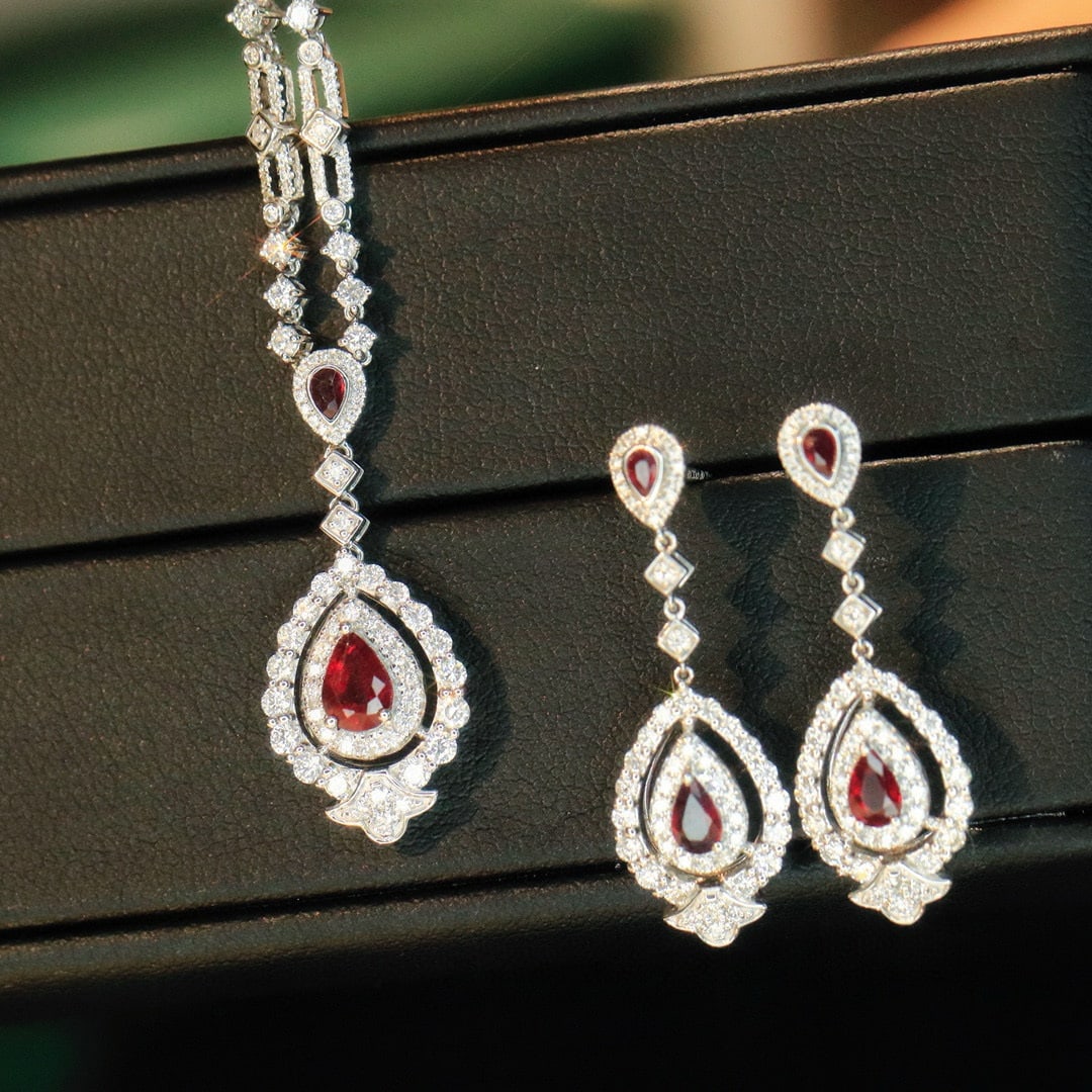 14k Gold 2.91 Ctw Natural Ruby & Diamond Jewelry Set: Ref:230938156 // gold content:14k gold // necklace // main gemstone:ruby // shape:pear // carat weight:0. 65ct // color:pigeonblood red // treatment:natural // // adjacent gemstone 2 : diamond //