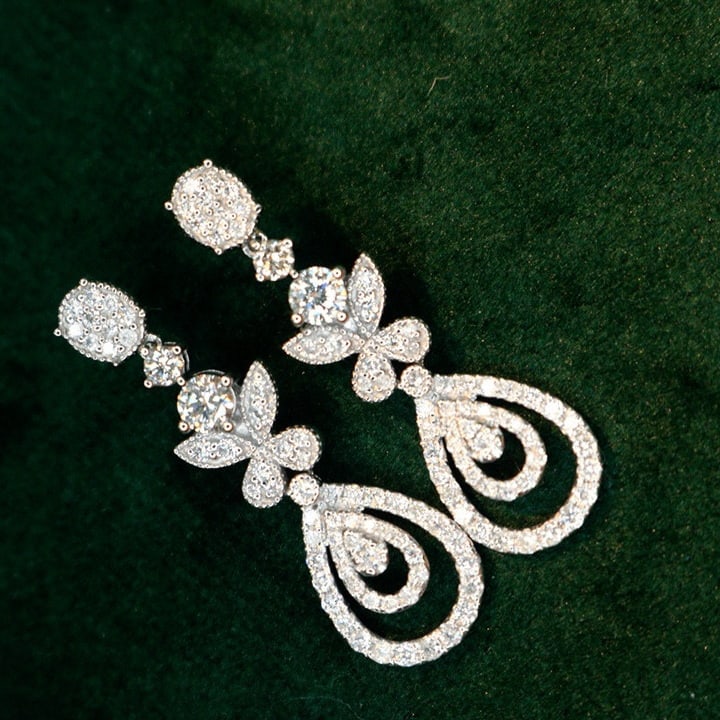 14k Gold 1 Ct Natural H Diamond Earrings: Ref:230938160 // gold content:14k gold // main gemstone:diamond // shape:round // carat weight:1ct // clarity grade:vs-si // color:h // treatment:natural // cut grade:g // Condition: NewLow