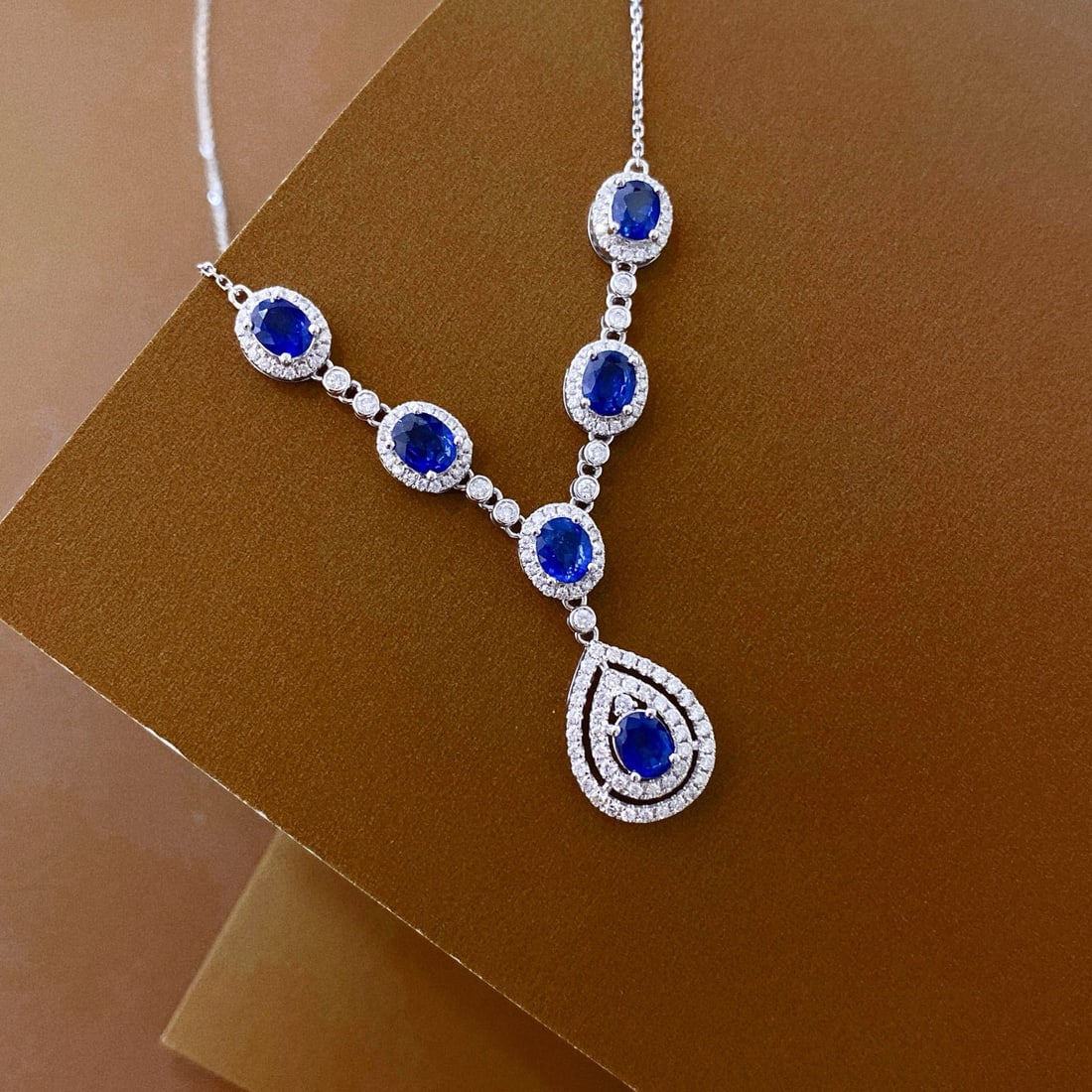 14k Gold 3.5 Ctw Natural Sapphire & Diamond Necklace: Ref:230938161 // gold content:14k gold // main gemstone:sapphire // shape:oval // carat weight:2. 8ct // color:royal blue // treatment:natural // // adjacent gemstone 2 : diamond // shape:round //