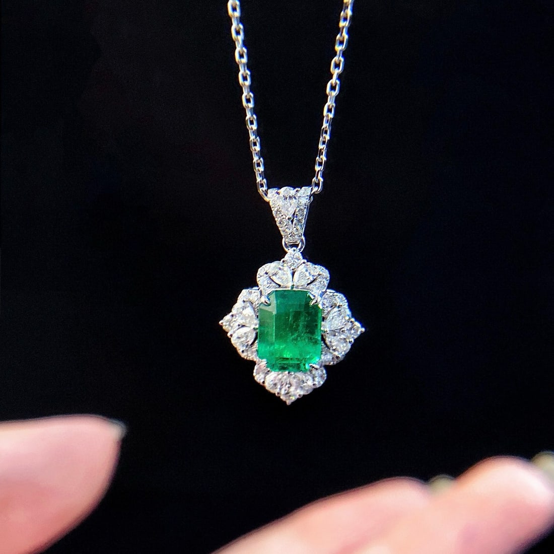 14k Gold 2.50 Ctw Vivid Green Natural Emerald & Diamond Pendant( Without Chain ) - 4