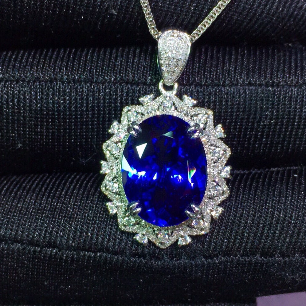 14k Gold 6.8 Ct Natural Tanzanite & Diamond Pendant( Without Chain ): Ref:230938168 // gold content:14k gold // main gemstone:tanzanite // shape:oval // carat weight:6. 8ct // color:blue // treatment:natural // // adjacent gemstone 2 : diamond // shape:round //