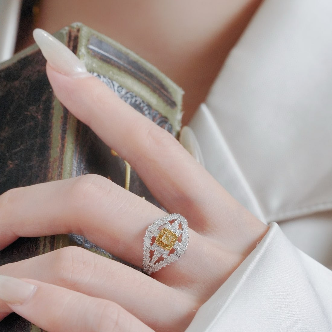 14k Gold 0.7 Ct Natural Color Diamond Ring - 5