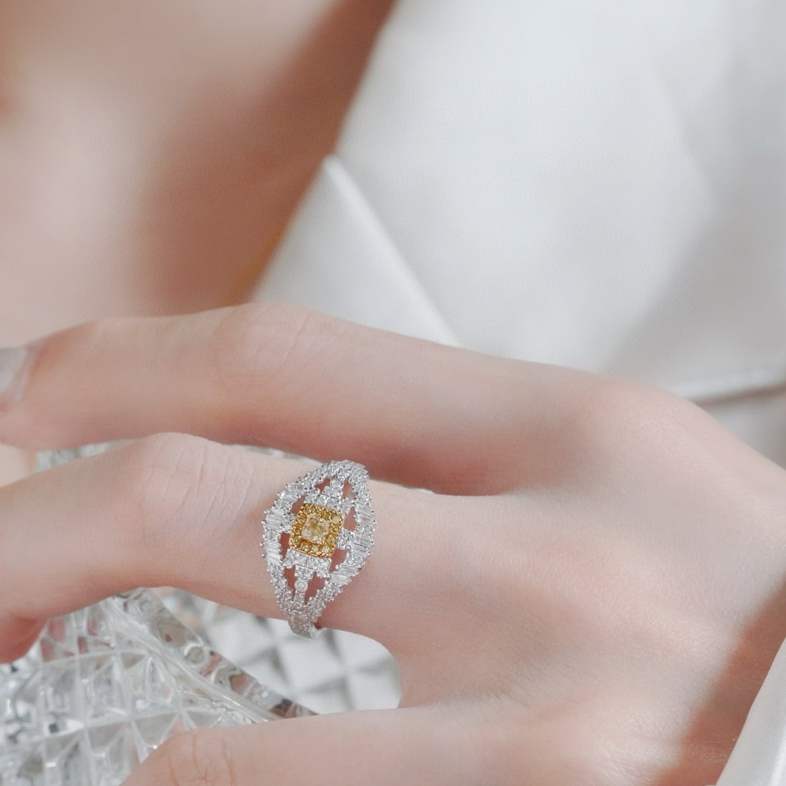 14k Gold 0.7 Ct Natural Color Diamond Ring - 6