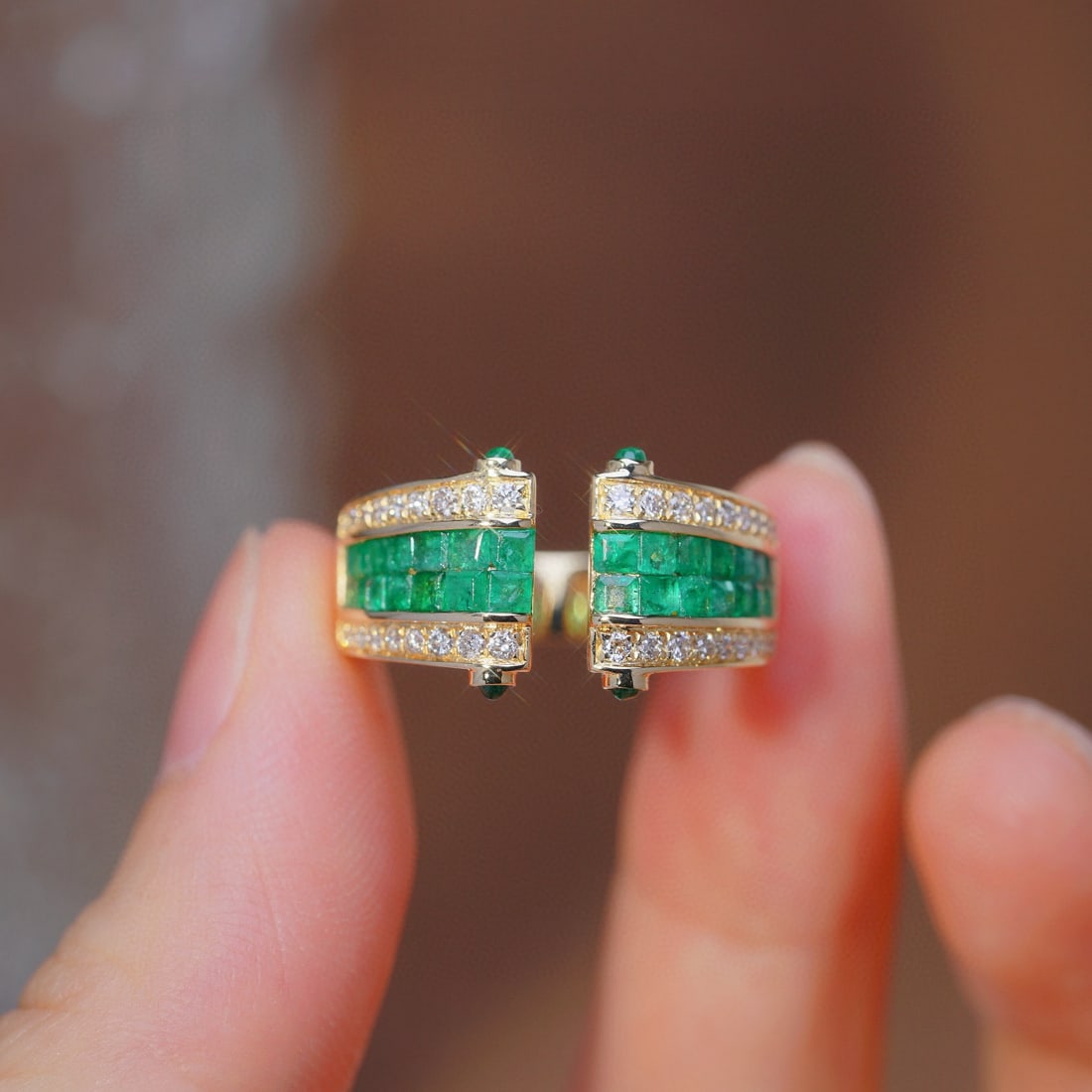 14k Gold 1.58 Ctw Vivid Green Natural Emerald & Diamond Ring: Ref:230938176 // gold content:14k gold // ring size:7. 25us // // main gemstone:emerald // shape:square // carat weight:1. 30ct // color:vivid green // treatment:natural // // adjacent gemstone 2