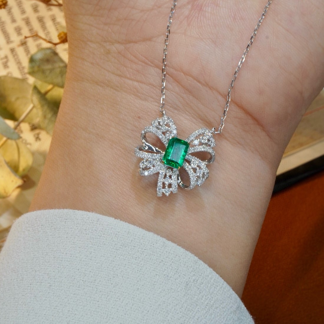 14k Gold 1.03 Ctw Vivid Green Natural Emerald & Diamond Necklace - 3