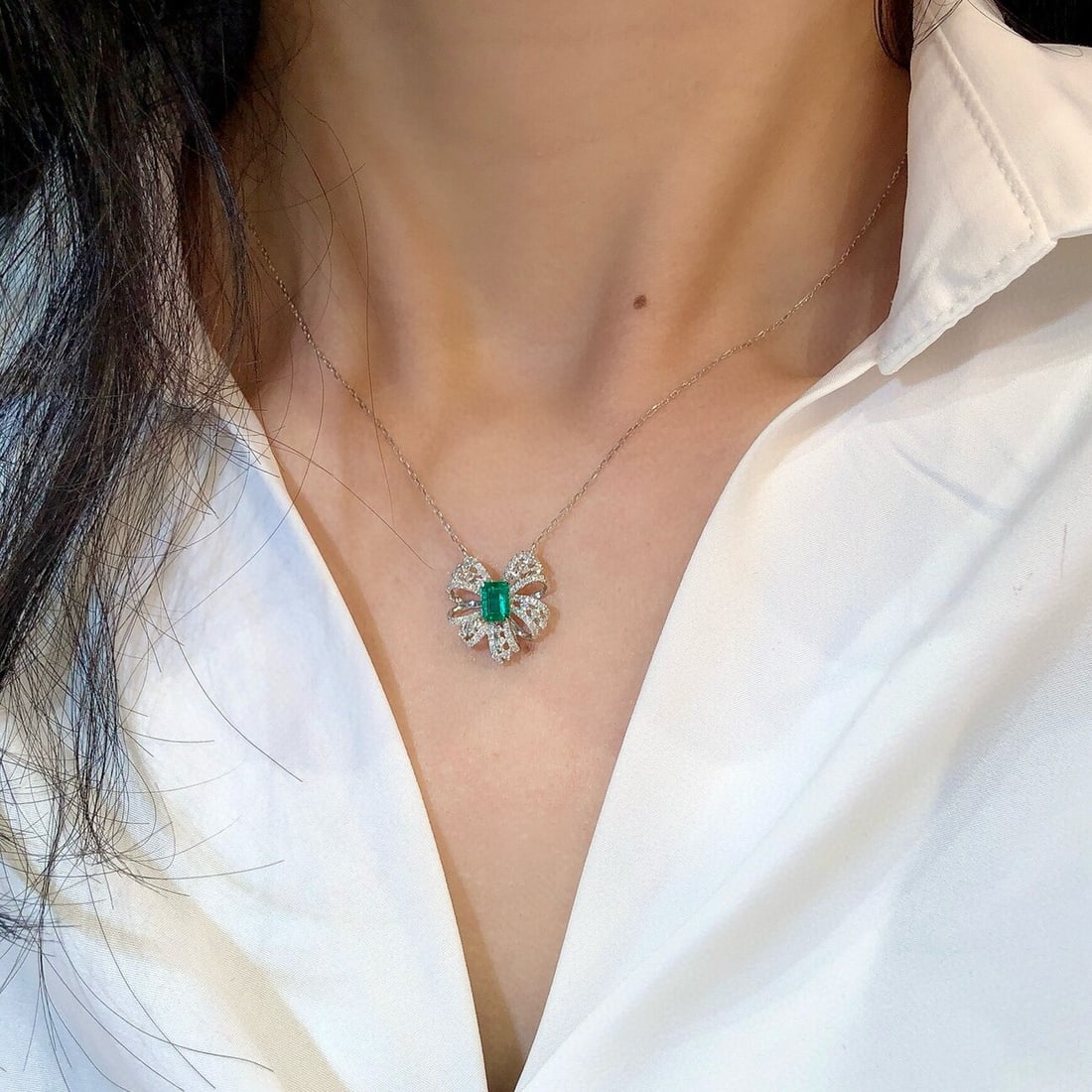 14k Gold 1.03 Ctw Vivid Green Natural Emerald & Diamond Necklace - 4