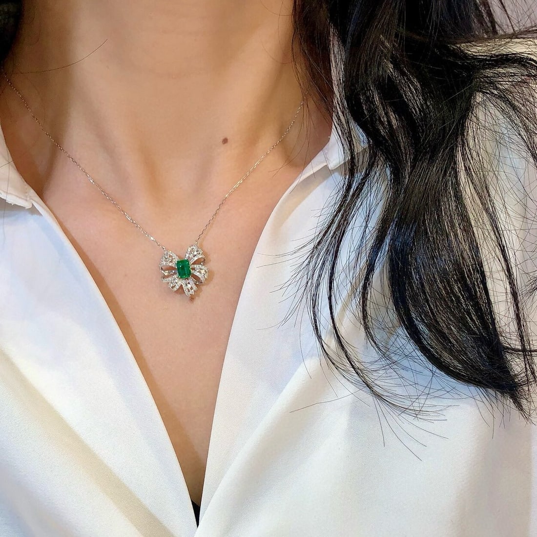 14k Gold 1.03 Ctw Vivid Green Natural Emerald & Diamond Necklace - 5