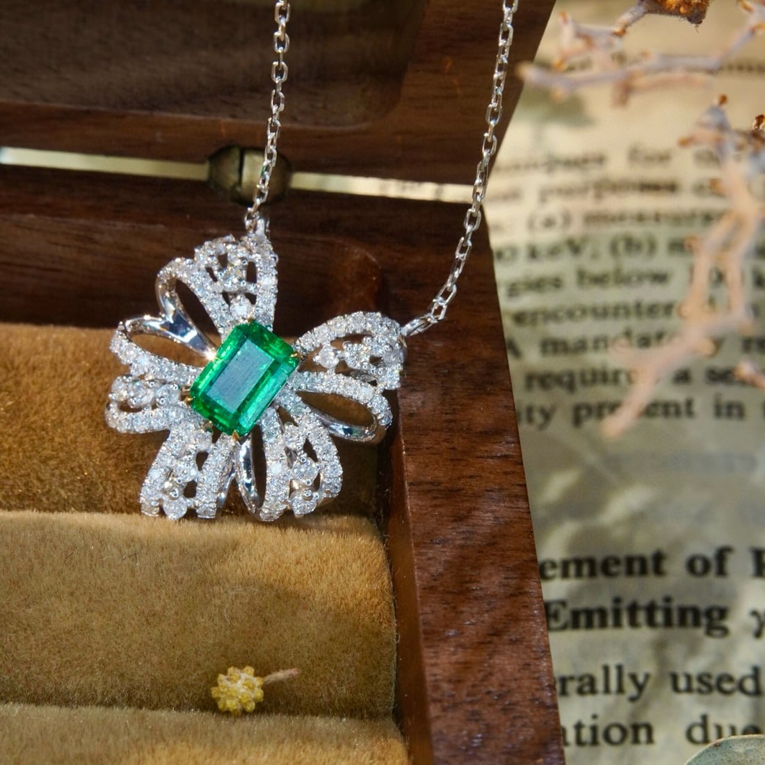 14k Gold 1.03 Ctw Vivid Green Natural Emerald & Diamond Necklace - 7