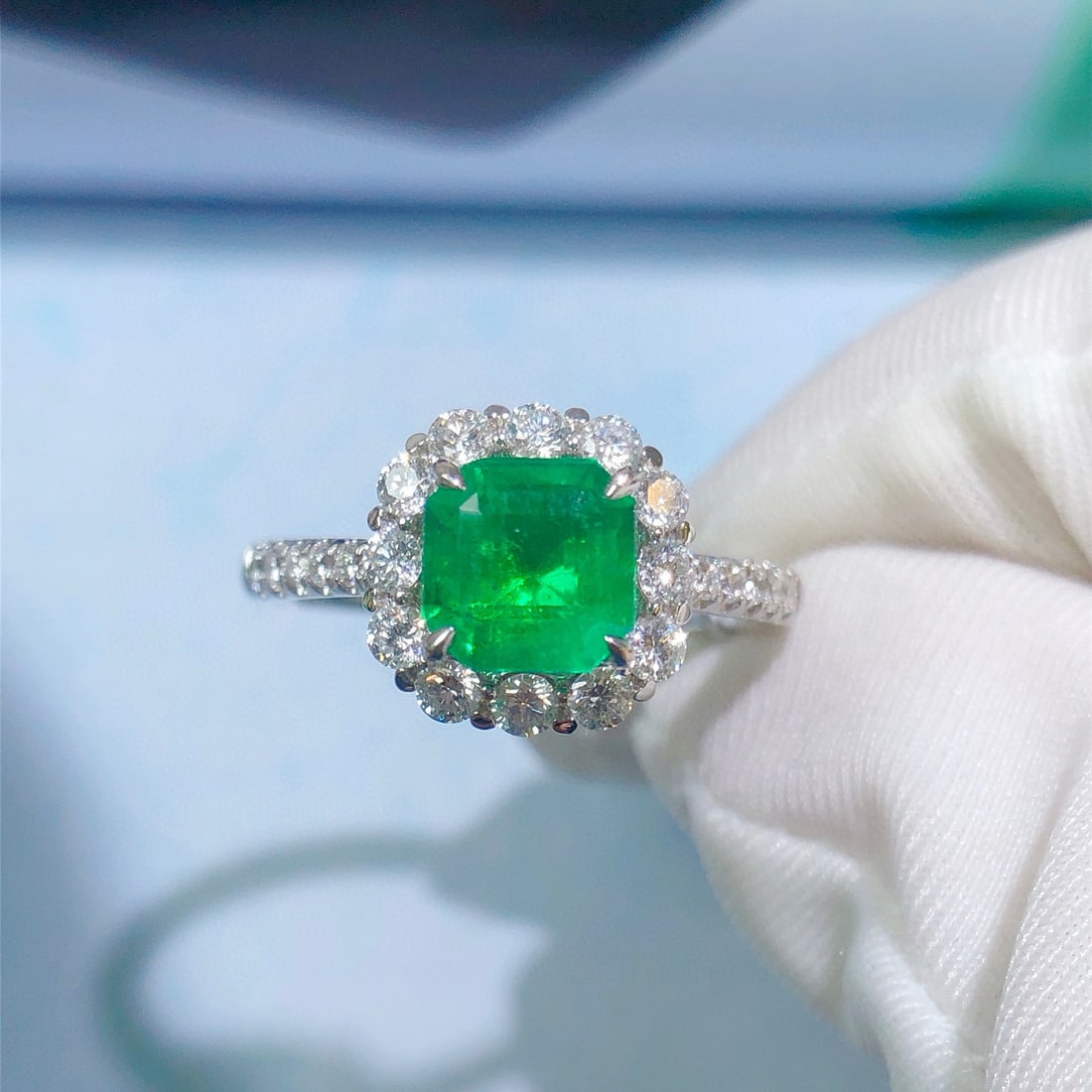 14k Gold 1.98 Ctw Vivid Green Natural Emerald & Diamond Ring: Ref:230938202 // gold content:14k gold // ring size:7. 25us // // main gemstone:emerald // shape:octagonal // carat weight:1. 36ct // color:vivid green // treatment:natural // // adjacent gemstone