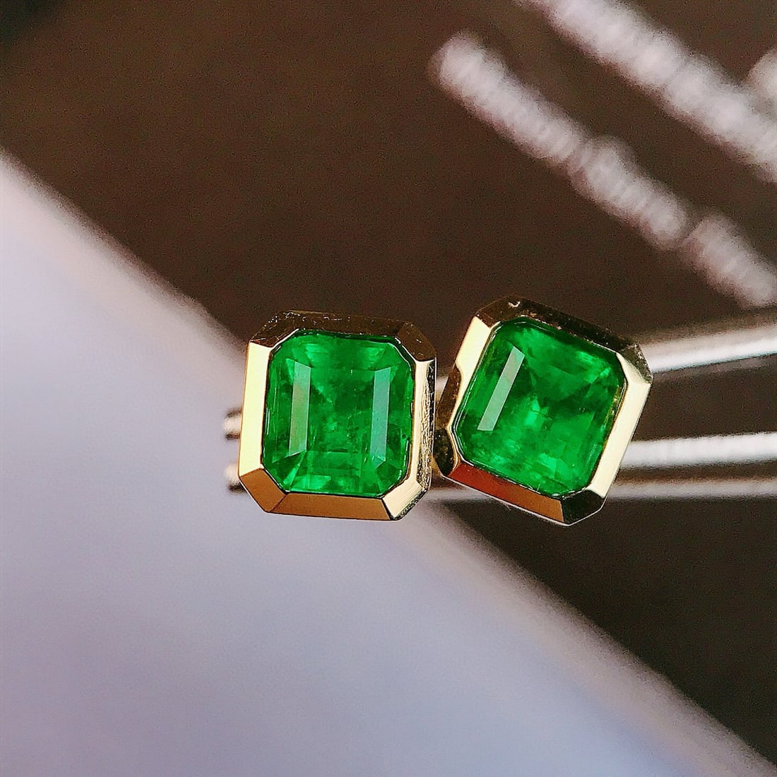 14k Gold 0.63 Ct Vivid Green Natural Emerald Earrings: Ref:230938206 // gold content:14k gold // main gemstone:emerald // shape:octagonal // carat weight:0. 63ct // color:vivid green // treatment:natural // Condition: NewLow Estimate: 3100.00High