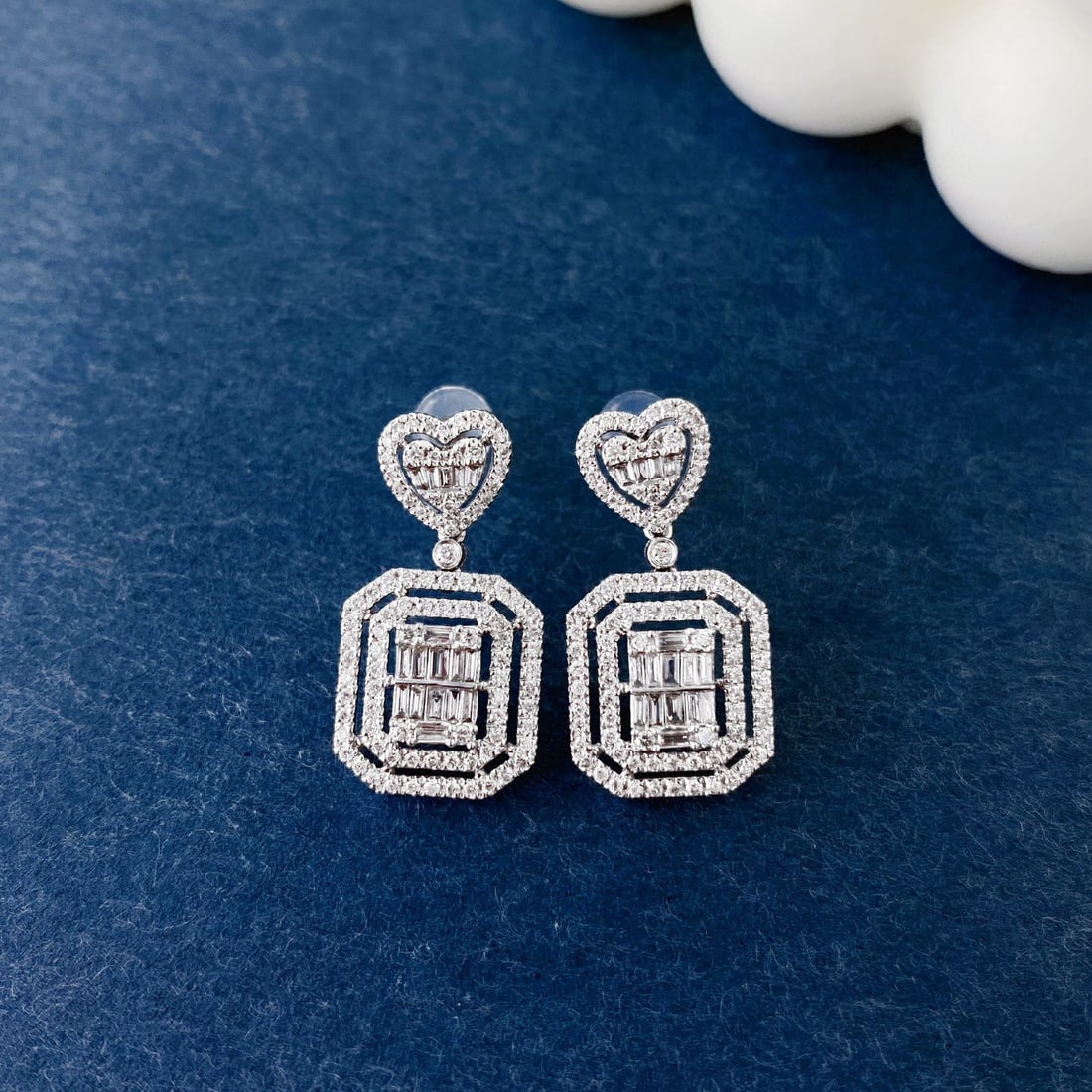 14k Gold 1 Ct Natural H Diamond Earrings: Ref:230938214 // gold content:14k gold // main gemstone:diamond // shape:multiply // carat weight:1ct // clarity grade:vs-si // color:h // treatment:natural // Condition: NewLow Estimate: