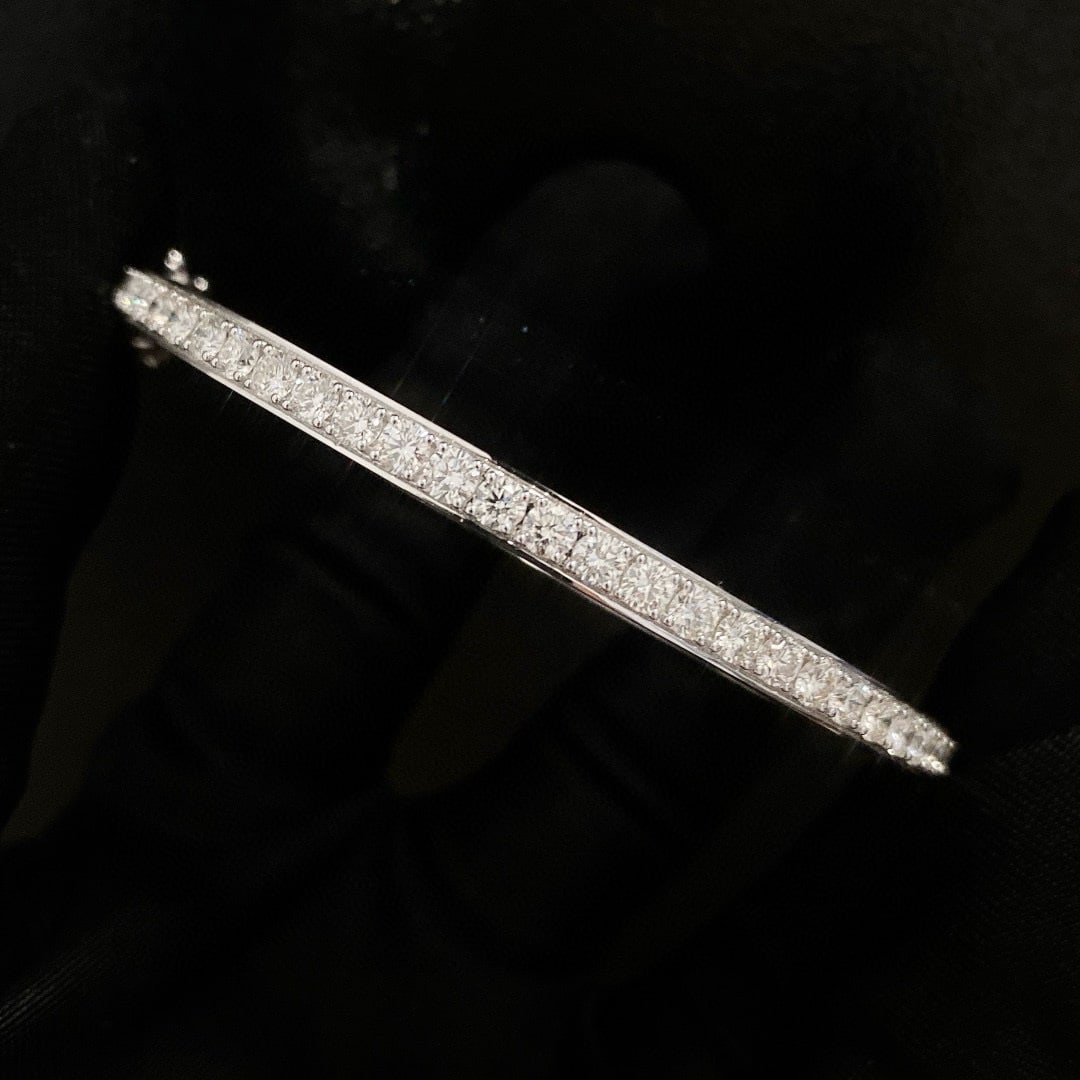 14k Gold 2.39 Ct Natural H Diamond Bangle: Ref:230938224 // gold content:14k gold // main gemstone:diamond // shape:round // carat weight:2. 39ct // clarity grade:vs-si // color:h // treatment:natural // cut grade:g // Condition: NewLow