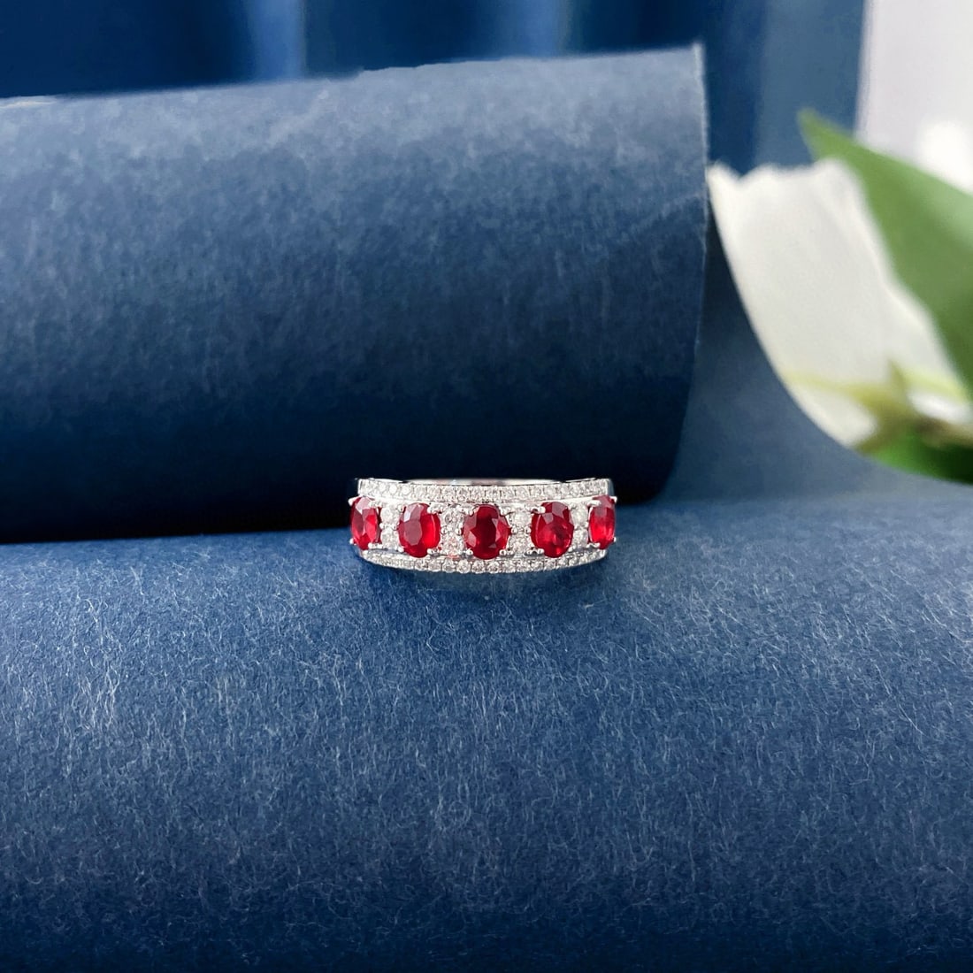 14k Gold 1.16 Ctw Natural Ruby & Diamond Ring: Ref:230938230 // gold content:14k gold // ring size:7. 25us // // main gemstone:ruby // shape:oval // carat weight:0. 86ct // color:pigeonblood red // treatment:natural // // adjacent gemstone 2 :